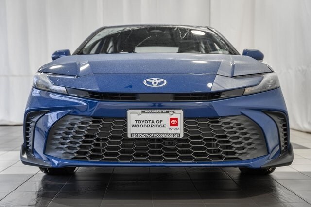 2025 Toyota Camry SE photo 2