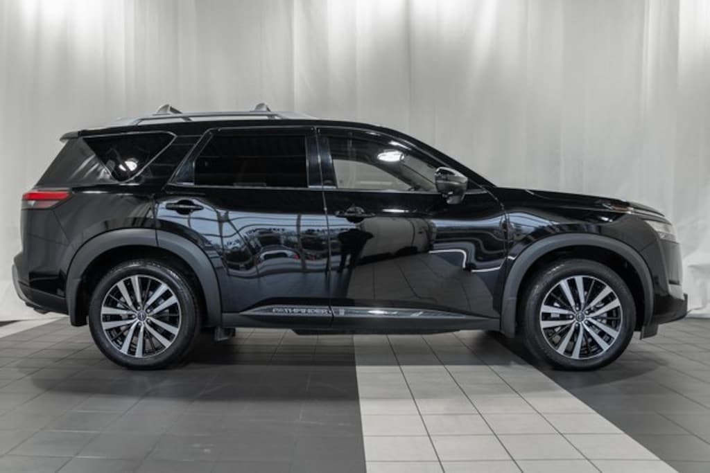 Used 2024 Nissan Pathfinder Platinum SUV