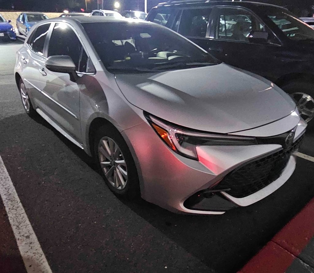 2024 Toyota Corolla Hatchback SE's photo