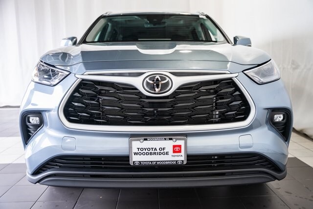 2024 Toyota Highlander XLE photo 2