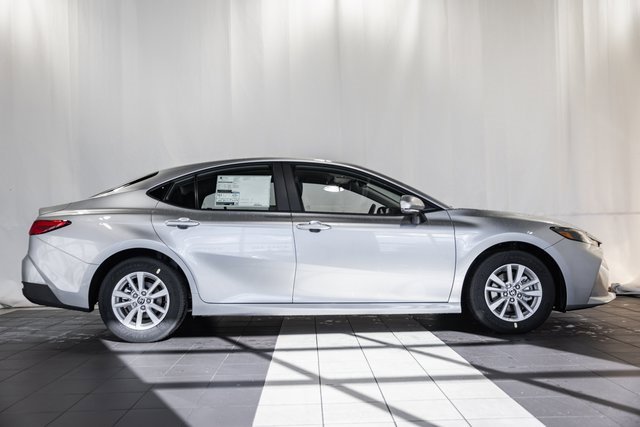 2026 Toyota Camry LE photo 3