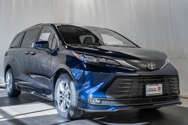 2026 Toyota Sienna XLE Van Passenger Van