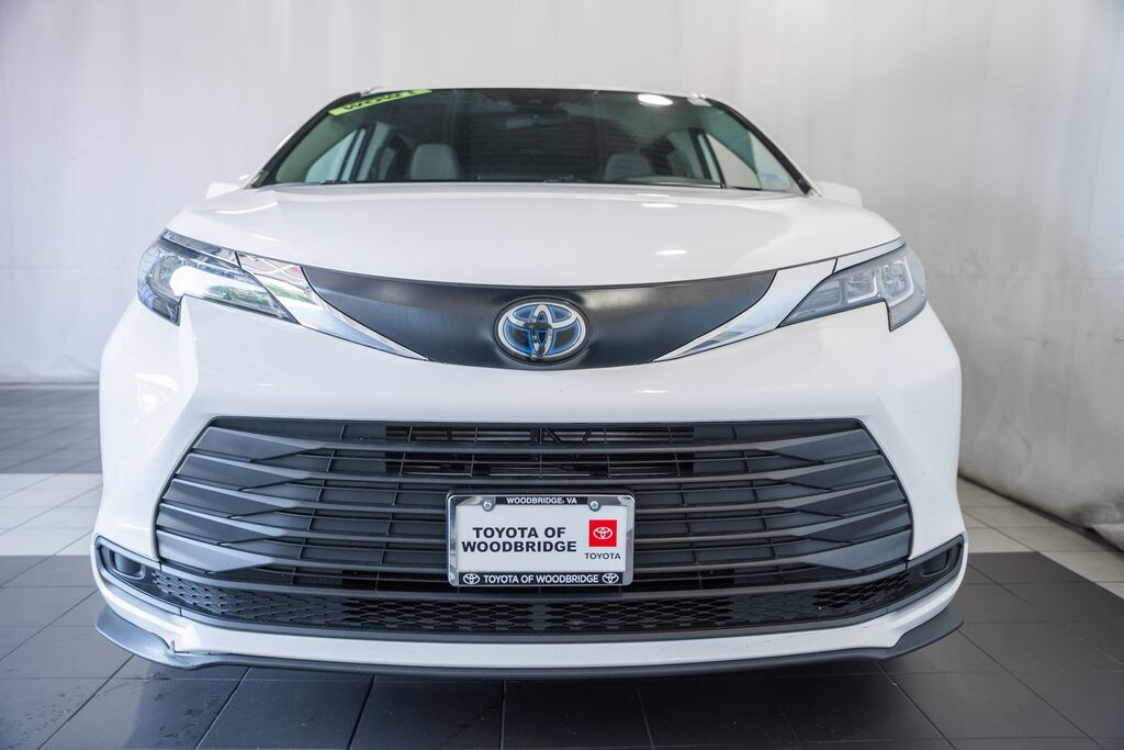 Used 2023 Toyota Sienna LE Minivan/Van