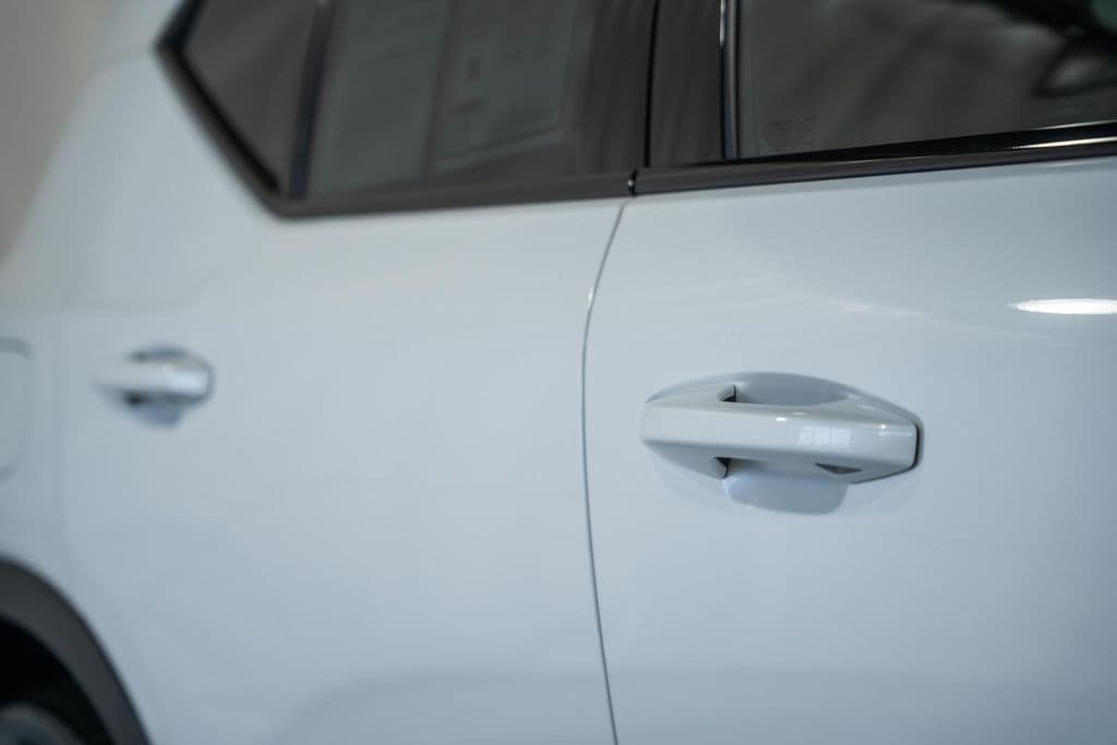 2023 Volvo XC40 Plus - Photo 16