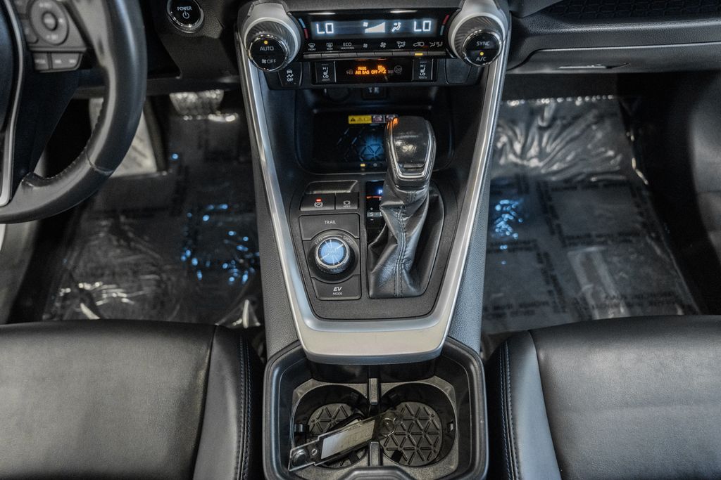 2024 Toyota RAV4 XSE - Photo 20