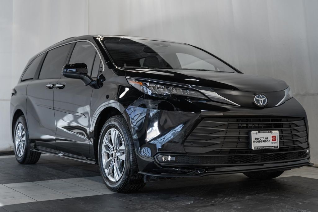 Used 2025 Toyota Sienna XLE Minivan/Van