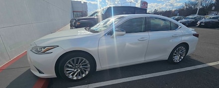 2023 LEXUS ES 300h Luxury Sedan