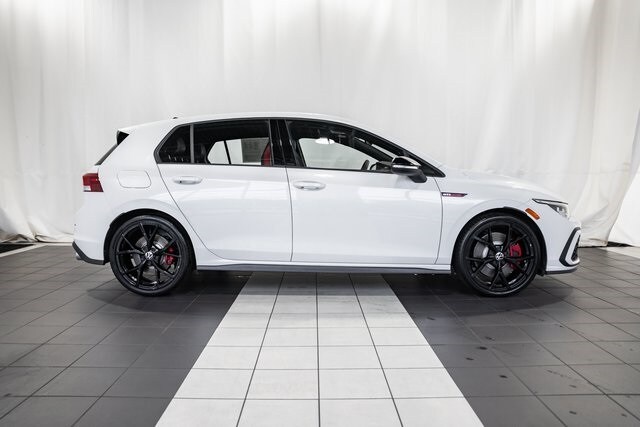 2024 Volkswagen Golf GTI 380 SE photo 3