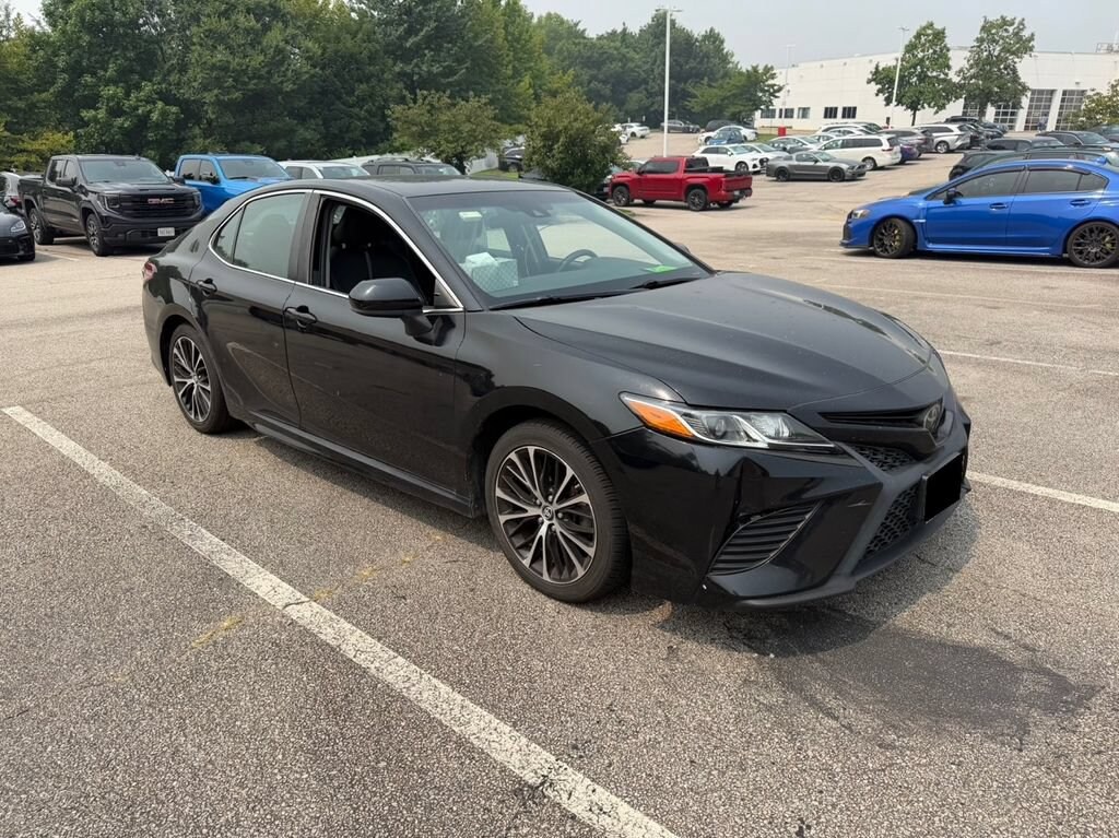 Used 2019 Toyota Camry SE Sedan