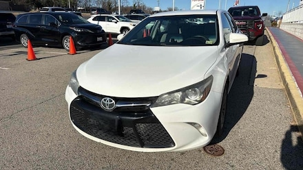 2017 Toyota Camry SE Sedan