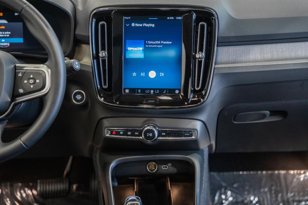 2023 Volvo XC40 Plus - Photo 21