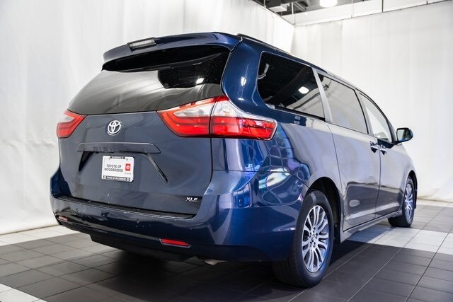 2020 Toyota Sienna XLE Premium photo 4