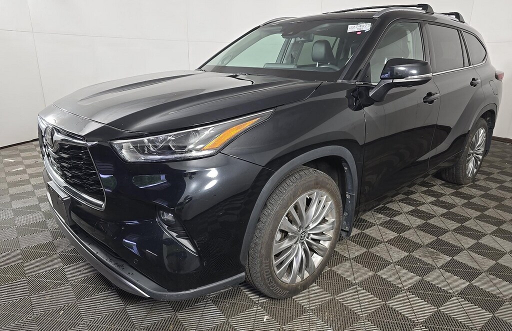 Used 2024 Toyota Highlander Platinum SUV