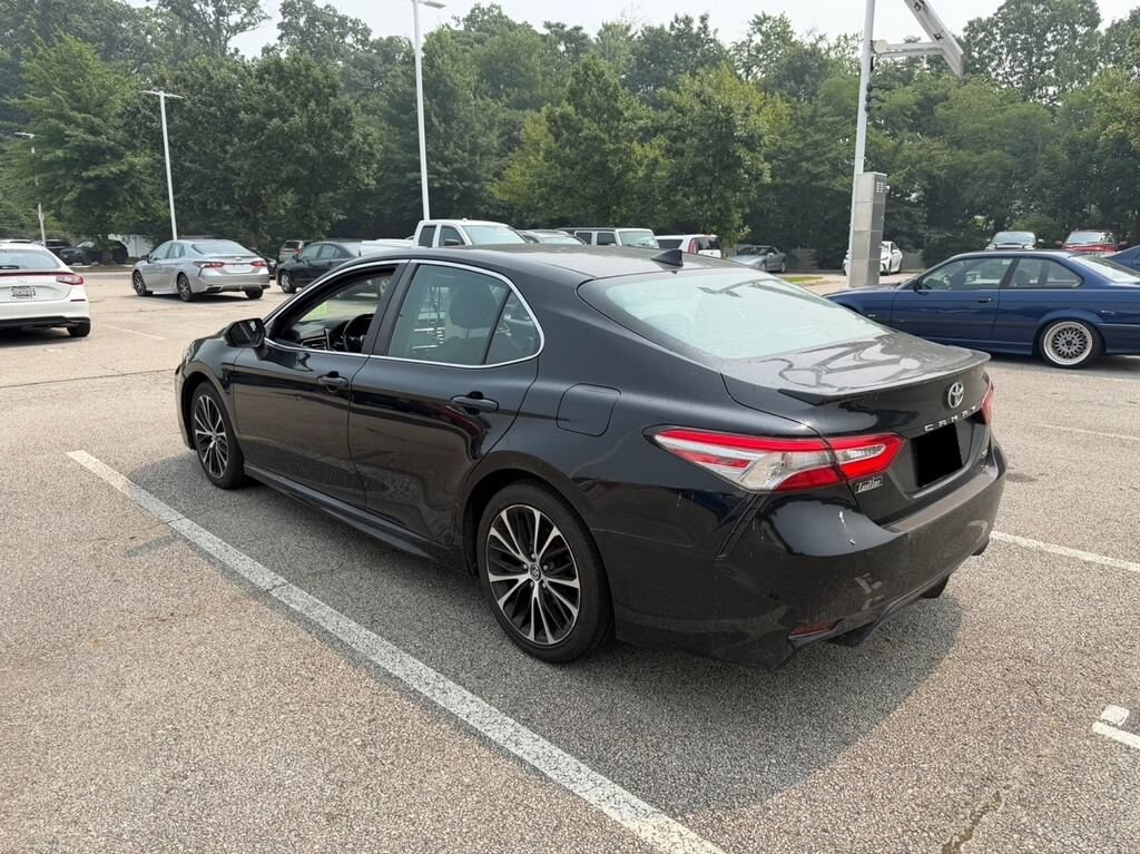 Used 2019 Toyota Camry SE Sedan