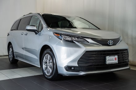 2025 Toyota Sienna LE Minivan/Van