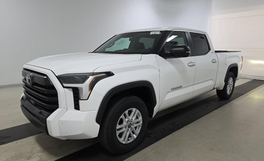 2024 Toyota Tundra SR5's photo