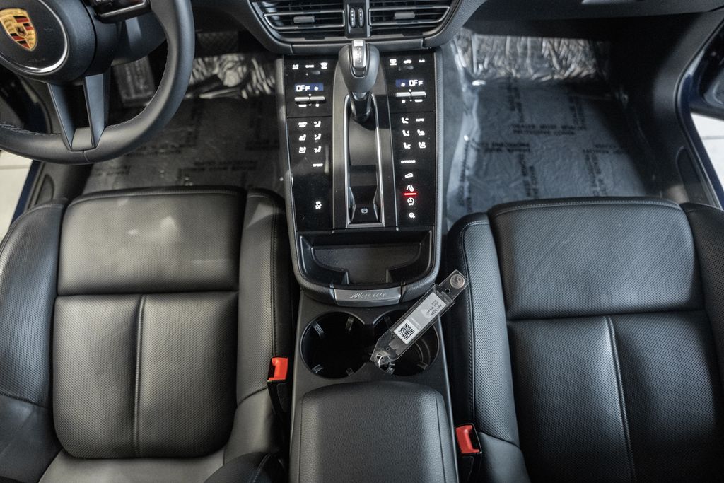 2022 Porsche Macan Base - Photo 24