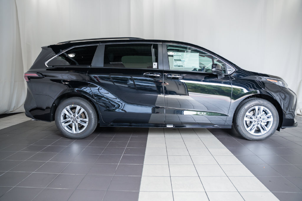 New 2026 Toyota Sienna XLE Van Passenger Van