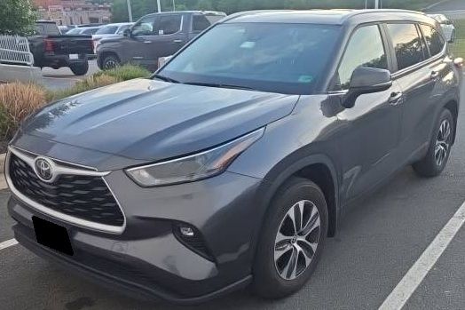 2023 Toyota Highlander XLE FWD's photo