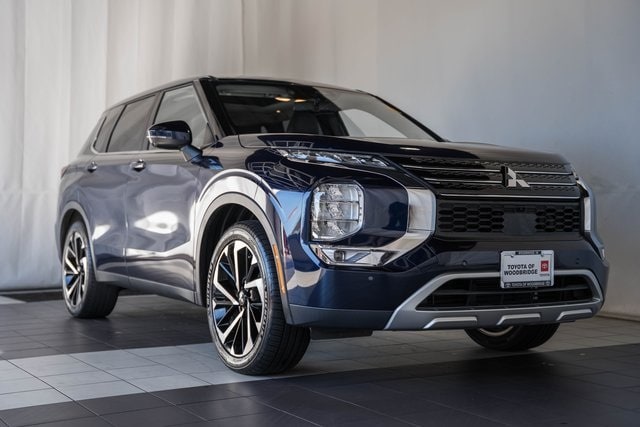 2023 Mitsubishi Outlander SE's photo