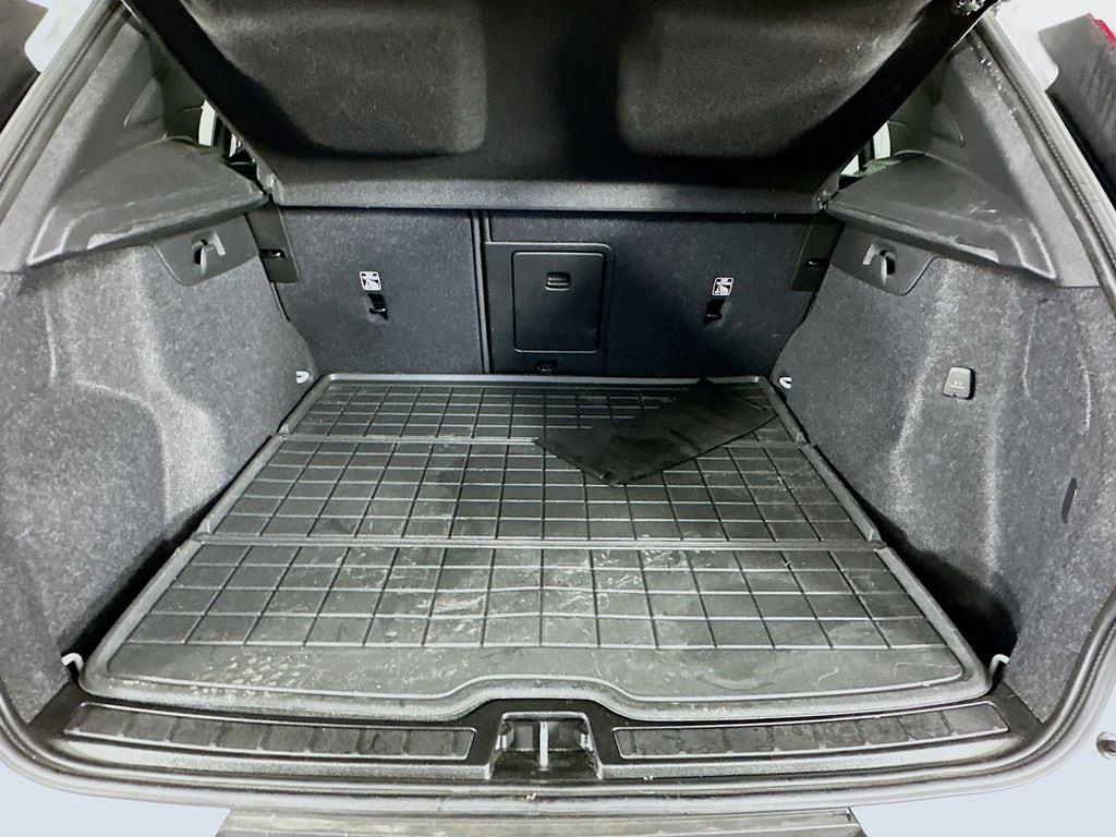 2023 Volvo XC40 Plus - Photo 22