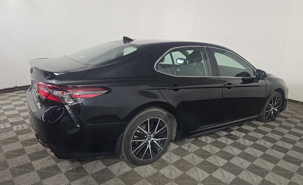 2024 Toyota Camry SE photo 3