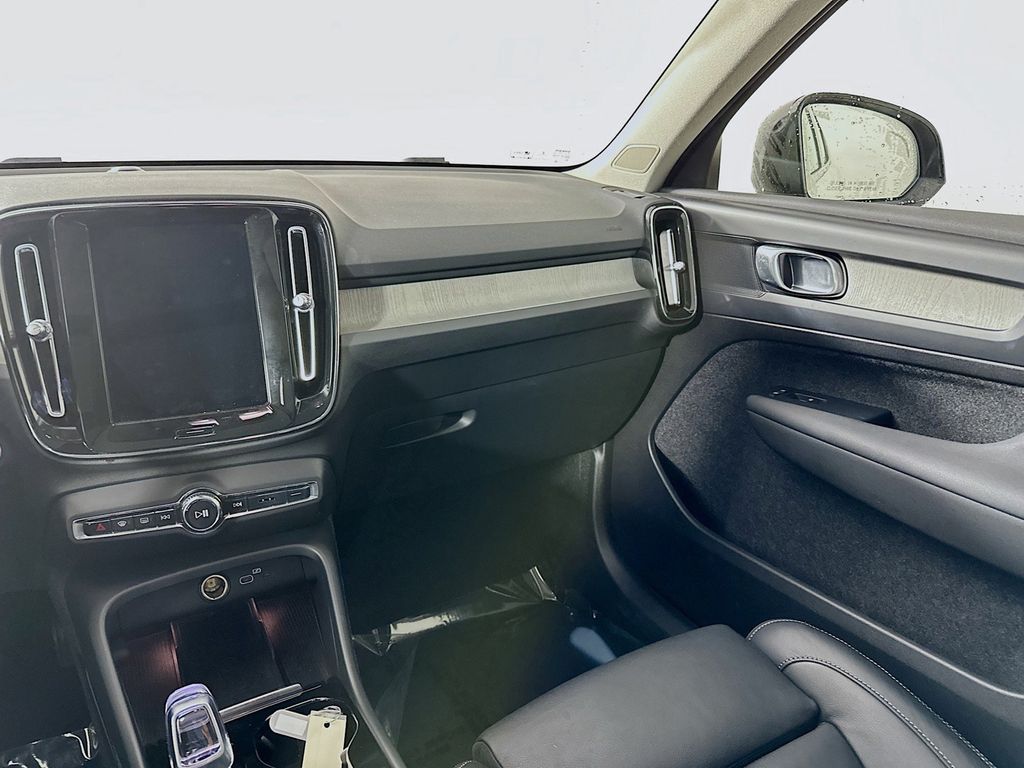 2023 Volvo XC40 Plus - Photo 14