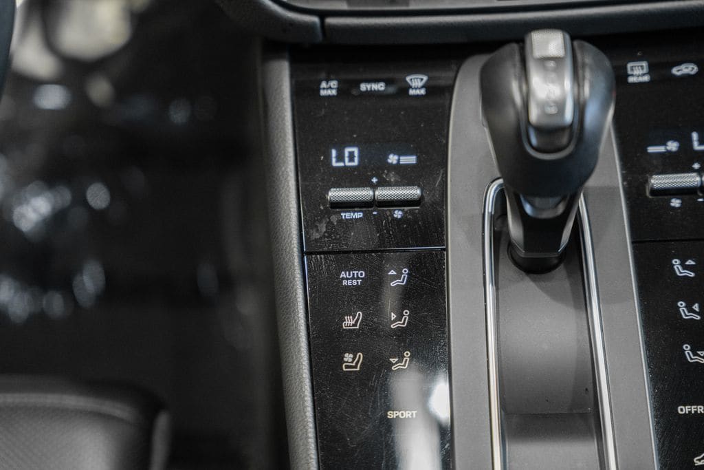 2022 Porsche Macan Base - Photo 21