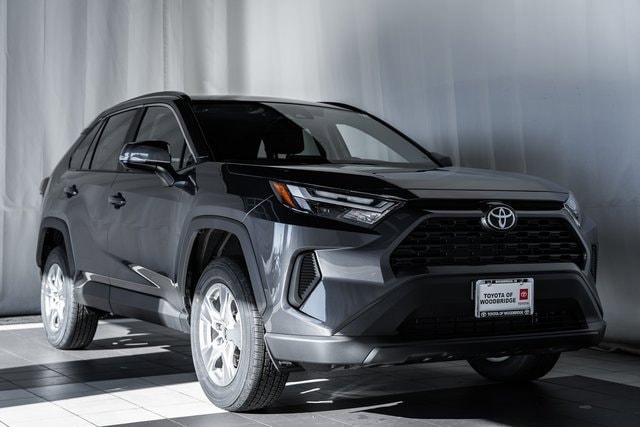 2025 Toyota RAV4 XLE's photo