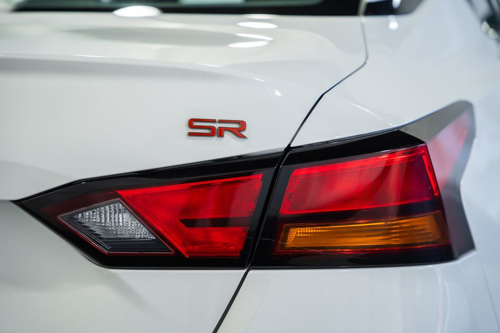 2024 Nissan Altima SR - Photo 6