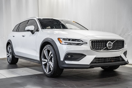 2025 Volvo V60 Cross Country B5 Plus Wagon