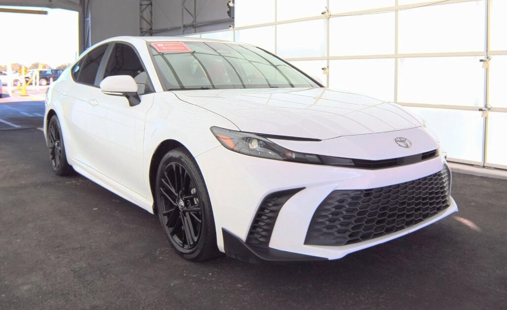 2025 Toyota Camry SE photo 3