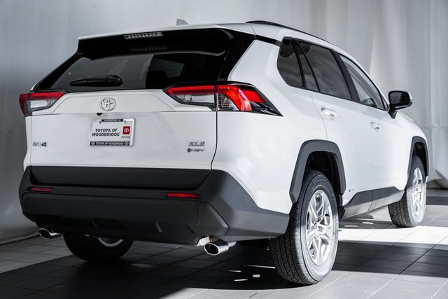 2025 Toyota RAV4 Hybrid XLE photo 2