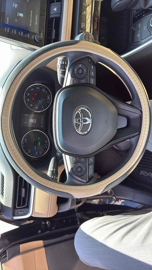 2020 Toyota RAV4 Hybrid XLE photo 3