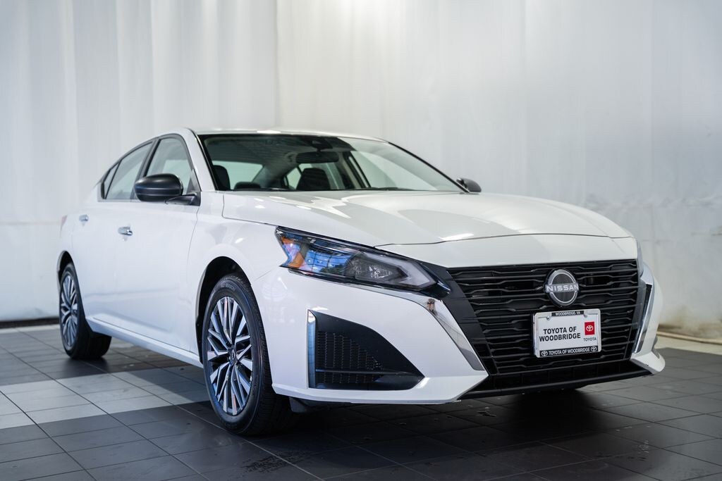 Used 2025 Nissan Altima 2.5 SV Sedan