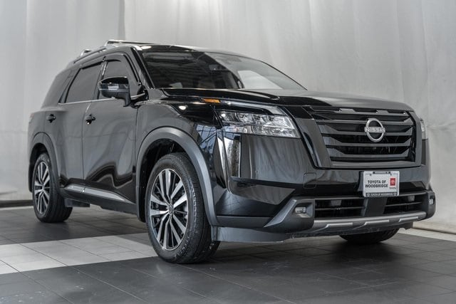2024 Nissan Pathfinder Platinum's photo