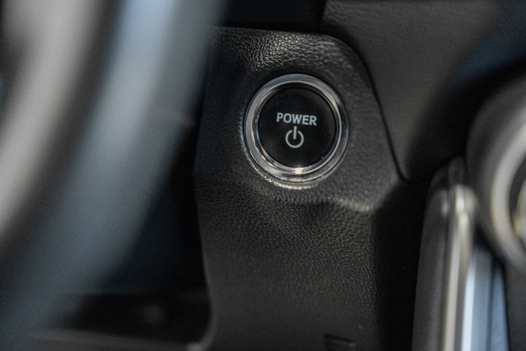 2024 Toyota RAV4 XSE - Photo 23