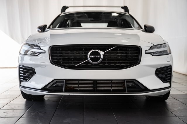 2022 Volvo S60 Recharge T8 R-Design Expression photo 2
