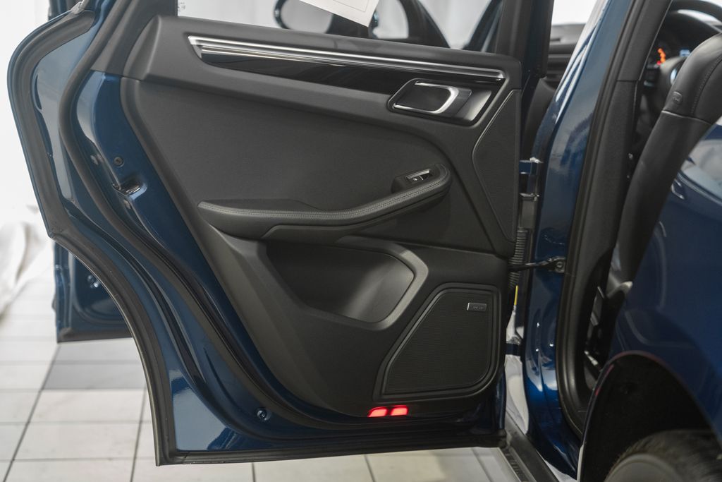 2022 Porsche Macan Base - Photo 36