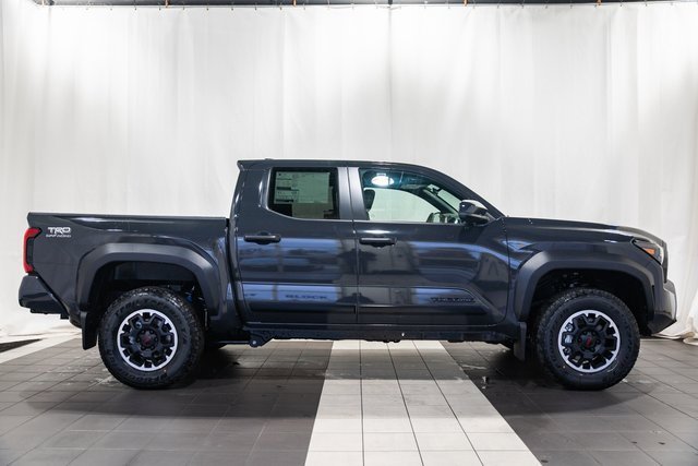 2025 Toyota Tacoma TRD Off-Road photo 3