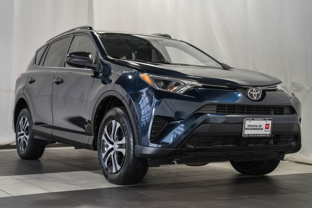 2017 Toyota RAV4 LE's photo