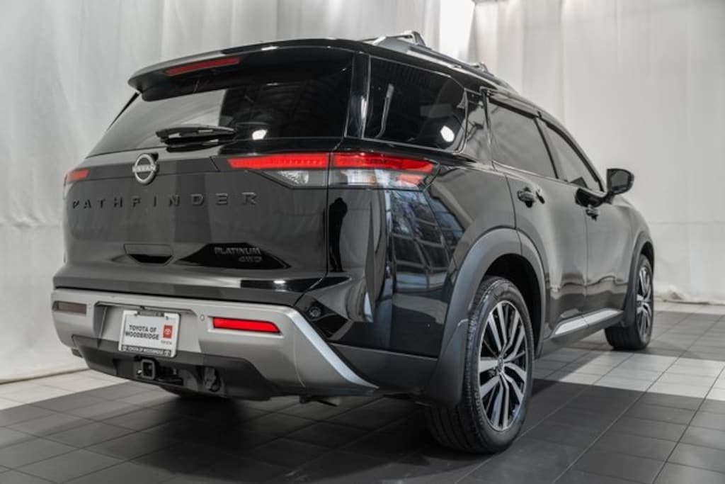Used 2024 Nissan Pathfinder Platinum SUV