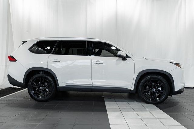 2024 Toyota Highlander Hybrid Limited photo 3