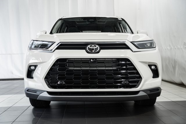 2024 Toyota Highlander Hybrid Limited photo 2