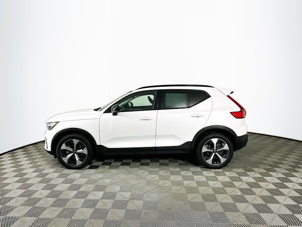 2023 Volvo XC40 Plus - Photo 7