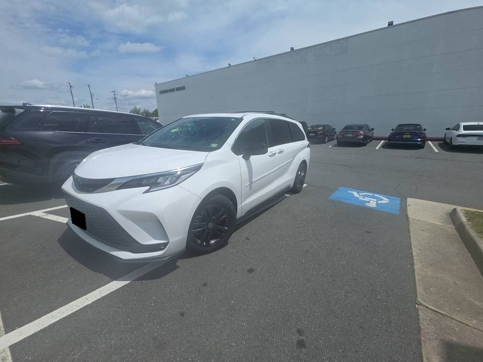 2024 Toyota Sienna XSE 7-Passenger Hybrid AWD's photo