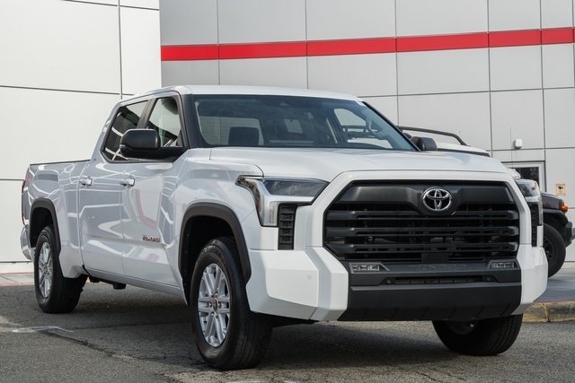 2024 Toyota Tundra SR5's photo