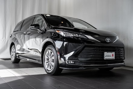 2022 Toyota Sienna XLE Minivan/Van