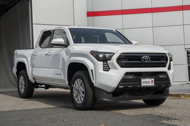 2025 Toyota Tacoma SR5's photo