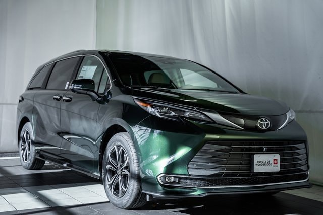 2026 Toyota Sienna Platinum's photo